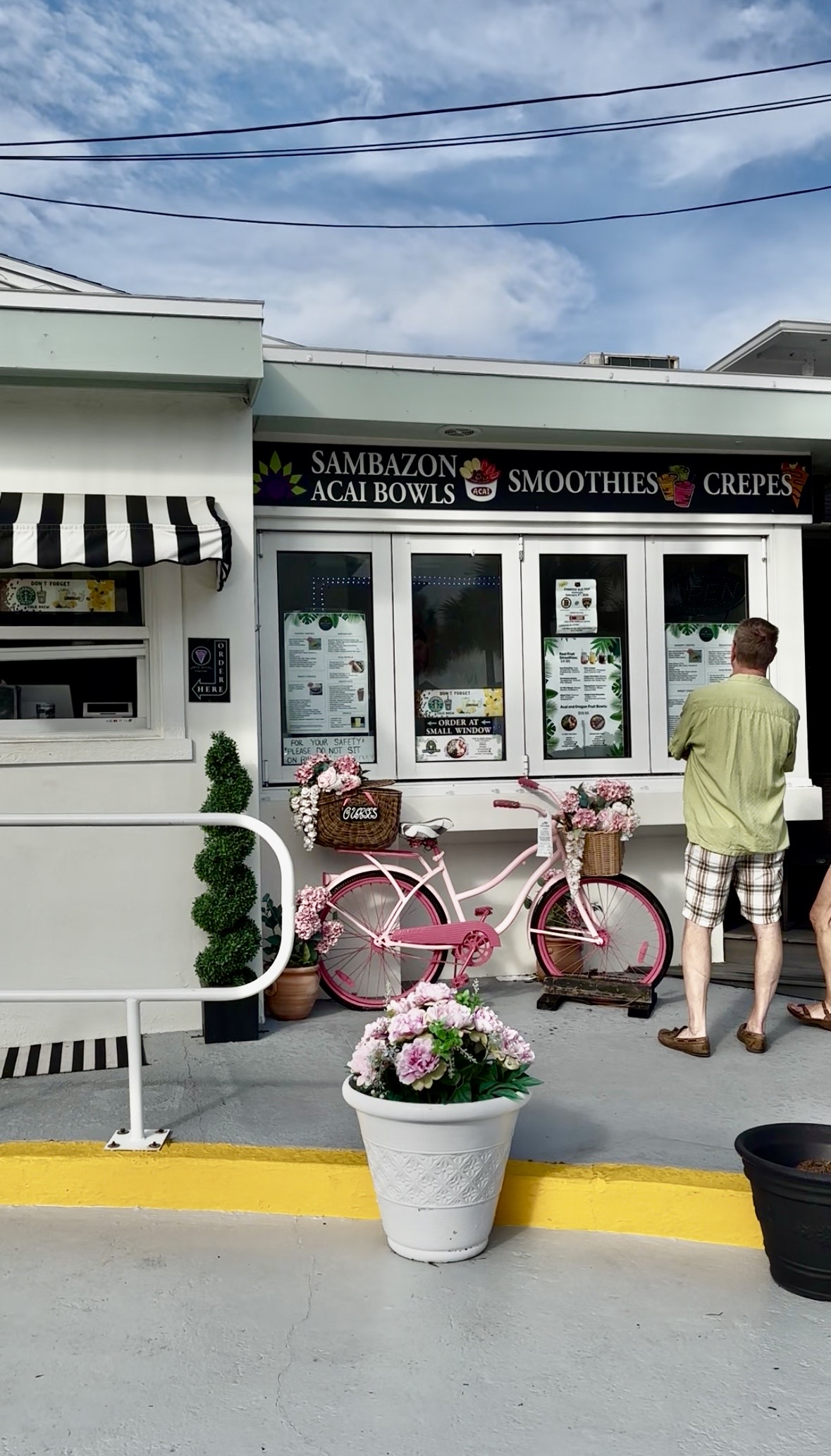 Charming crepe and smoothie cafe in Vero Beach